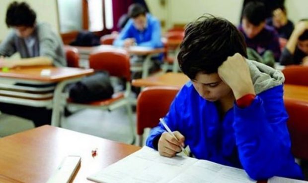 ممنوعیت دریافت هرگونه وجه بجز حق بیمه و هزینه کتاب در مدارس فارس